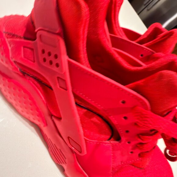 Nike Air Huarache Triple Red Size Youth 7 or Womens size 8.5 Brand NEW - Picture 6 of 10